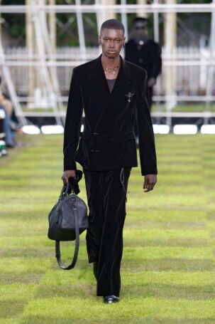 1/82 | Louis Vuitton Spring 2025 Menswear | Photo: NOWFASHION.com Louis Vuitton Spring 2025 Menswear | Photo: NOWFASHION.com