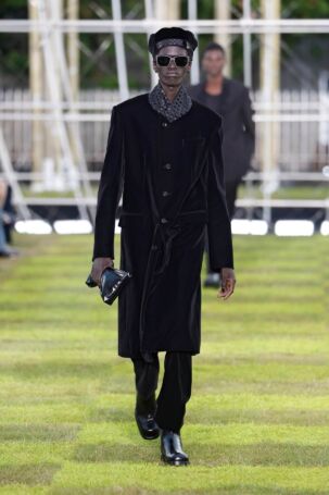 2/82 | Louis Vuitton Spring 2025 Menswear | Photo: NOWFASHION.com Louis Vuitton Spring 2025 Menswear | Photo: NOWFASHION.com