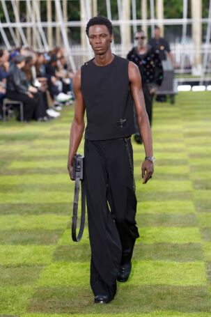 6/82 | Louis Vuitton Spring 2025 Menswear | Photo: NOWFASHION.com Louis Vuitton Spring 2025 Menswear | Photo: NOWFASHION.com