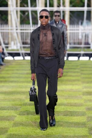 9/82 | Louis Vuitton Spring 2025 Menswear | Photo: NOWFASHION.com Louis Vuitton Spring 2025 Menswear | Photo: NOWFASHION.com