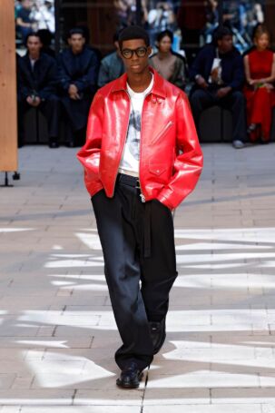 4/67 | Sacai Spring 2025 Menswear | Photo: NOWFASHION.com Sacai Spring 2025 Menswear | Photo: NOWFASHION.com