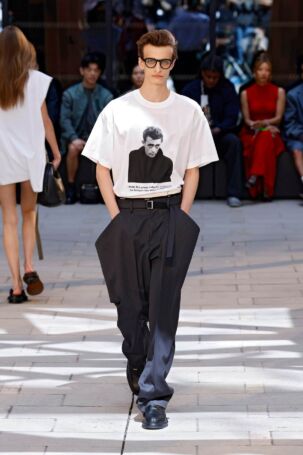 9/67 | Sacai Spring 2025 Menswear | Photo: NOWFASHION.com Sacai Spring 2025 Menswear | Photo: NOWFASHION.com