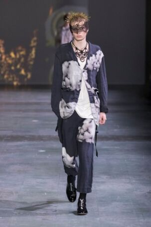 2/54 | UNDERCOVER Spring 2025 Menswear | Photo: NOWFASHION.com UNDERCOVER Spring 2025 Menswear | Photo: NOWFASHION.com