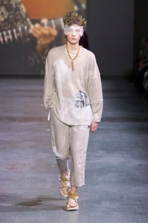 5/54 | UNDERCOVER Spring 2025 Menswear | Photo: NOWFASHION.com UNDERCOVER Spring 2025 Menswear | Photo: NOWFASHION.com