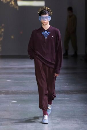 6/54 | UNDERCOVER Spring 2025 Menswear | Photo: NOWFASHION.com UNDERCOVER Spring 2025 Menswear | Photo: NOWFASHION.com