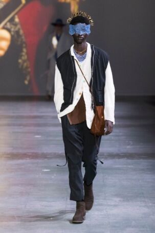 10/54 | UNDERCOVER Spring 2025 Menswear | Photo: NOWFASHION.com UNDERCOVER Spring 2025 Menswear | Photo: NOWFASHION.com