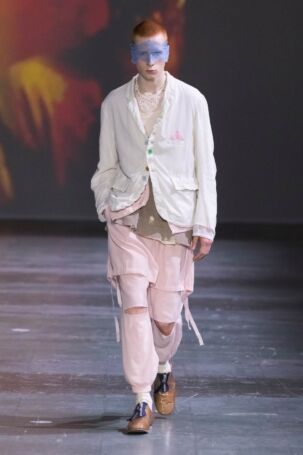 12/54 | UNDERCOVER Spring 2025 Menswear | Photo: NOWFASHION.com UNDERCOVER Spring 2025 Menswear | Photo: NOWFASHION.com