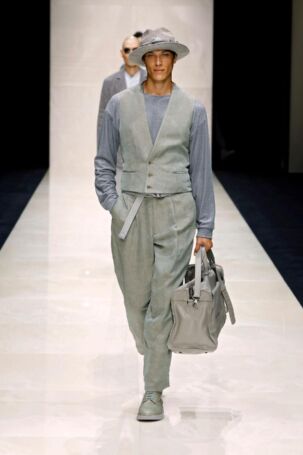 3/93 | Giorgio Armani Spring 2025 Menswear | Photo: NOWFASHION.com Giorgio Armani Spring 2025 Menswear | Photo: NOWFASHION.com