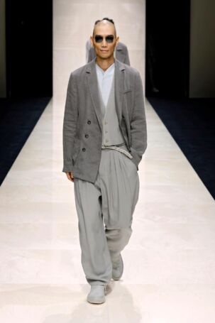 4/93 | Giorgio Armani Spring 2025 Menswear | Photo: NOWFASHION.com Giorgio Armani Spring 2025 Menswear | Photo: NOWFASHION.com
