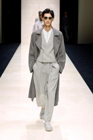 5/93 | Giorgio Armani Spring 2025 Menswear | Photo: NOWFASHION.com Giorgio Armani Spring 2025 Menswear | Photo: NOWFASHION.com