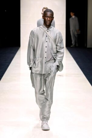 7/93 | Giorgio Armani Spring 2025 Menswear | Photo: NOWFASHION.com Giorgio Armani Spring 2025 Menswear | Photo: NOWFASHION.com