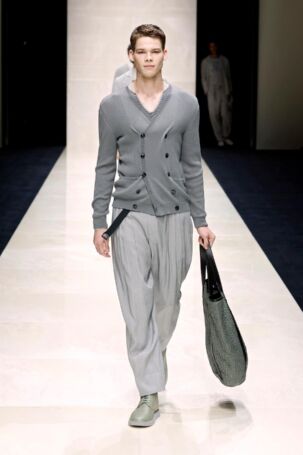 8/93 | Giorgio Armani Spring 2025 Menswear | Photo: NOWFASHION.com Giorgio Armani Spring 2025 Menswear | Photo: NOWFASHION.com