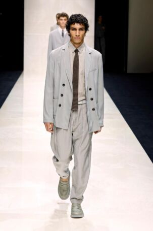 9/93 | Giorgio Armani Spring 2025 Menswear | Photo: NOWFASHION.com Giorgio Armani Spring 2025 Menswear | Photo: NOWFASHION.com