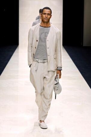 11/93 | Giorgio Armani Spring 2025 Menswear | Photo: NOWFASHION.com Giorgio Armani Spring 2025 Menswear | Photo: NOWFASHION.com