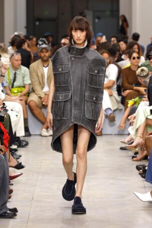 6/57 | JW Anderson Spring 2025 Menswear | Photo: NOWFASHION.com JW Anderson Spring 2025 Menswear | Photo: NOWFASHION.com