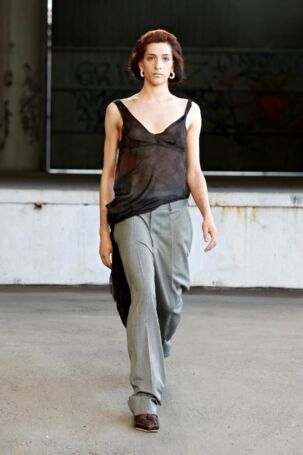 3/41 | Magliano Spring 2025 Menswear | Photo: NOWFASHION.com Magliano Spring 2025 Menswear | Photo: NOWFASHION.com