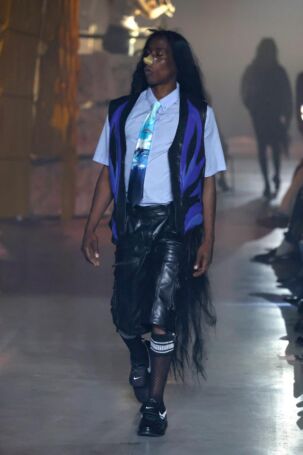 6/33 | Martine Rose Spring 2025 Menswear | Photo: NOWFASHION.com Martine Rose Spring 2025 Menswear | Photo: NOWFASHION.com