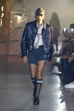 7/33 | Martine Rose Spring 2025 Menswear | Photo: NOWFASHION.com Martine Rose Spring 2025 Menswear | Photo: NOWFASHION.com