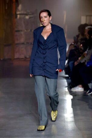 12/33 | Martine Rose Spring 2025 Menswear | Photo: NOWFASHION.com Martine Rose Spring 2025 Menswear | Photo: NOWFASHION.com