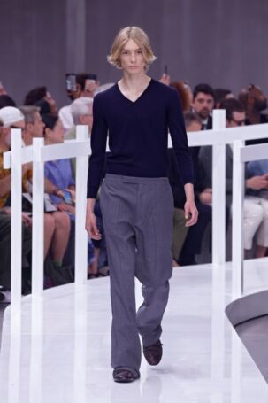 1/53 | Prada Spring 2025 Menswear | Photo: NOWFASHION.com Prada Spring 2025 Menswear | Photo: NOWFASHION.com