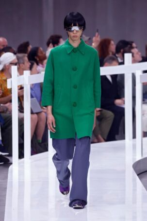 7/53 | Prada Spring 2025 Menswear | Photo: NOWFASHION.com Prada Spring 2025 Menswear | Photo: NOWFASHION.com