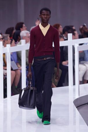 8/53 | Prada Spring 2025 Menswear | Photo: NOWFASHION.com Prada Spring 2025 Menswear | Photo: NOWFASHION.com