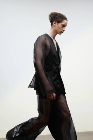 10/16 | Florian Wowretzko Spring 2025 Menswear | Courtesy of Florian Wowretzko Florian Wowretzko Spring 2025 Menswear | Courtesy of Florian Wowretzko