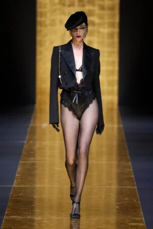 2/65 | Dolce&Gabbana Fall 2024 | Photo: NOWFASHION.com Dolce&Gabbana Fall 2024 | Photo: NOWFASHION.com