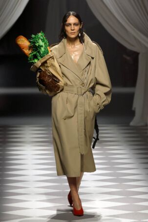 1/41 | Moschino Fall 2024 | Photo: NOWFASHION.com Moschino Fall 2024 | Photo: NOWFASHION.com