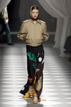 2/41 | Moschino Fall 2024 | Photo: NOWFASHION.com Moschino Fall 2024 | Photo: NOWFASHION.com