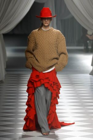 6/41 | Moschino Fall 2024 | Photo: NOWFASHION.com Moschino Fall 2024 | Photo: NOWFASHION.com