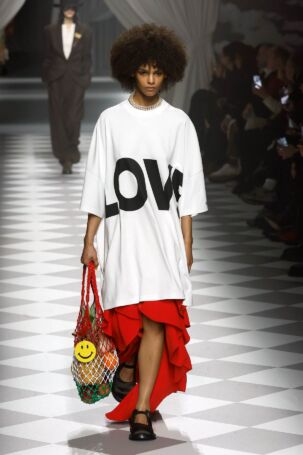 8/41 | Moschino Fall 2024 | Photo: NOWFASHION.com Moschino Fall 2024 | Photo: NOWFASHION.com