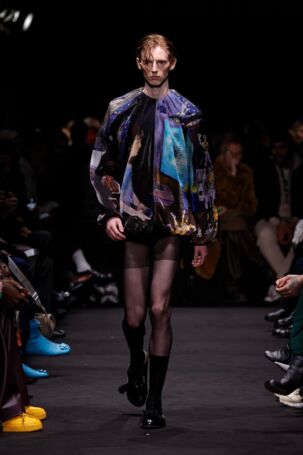 3/52 | JW Anderson Fall 2024 Menswear | Photo: NOWFASHION.com JW Anderson Fall 2024 Menswear | Photo: NOWFASHION.com