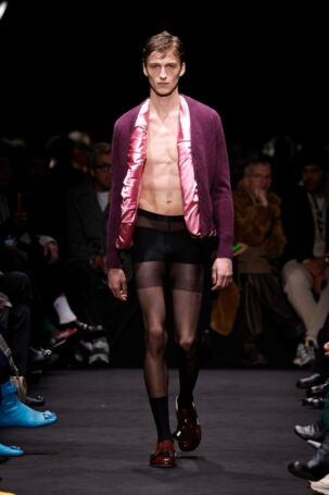 9/52 | JW Anderson Fall 2024 Menswear | Photo: NOWFASHION.com JW Anderson Fall 2024 Menswear | Photo: NOWFASHION.com