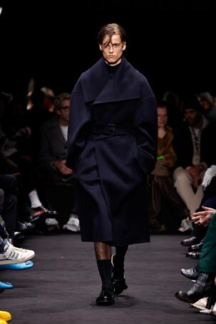 12/52 | JW Anderson Fall 2024 Menswear | Photo: NOWFASHION.com JW Anderson Fall 2024 Menswear | Photo: NOWFASHION.com