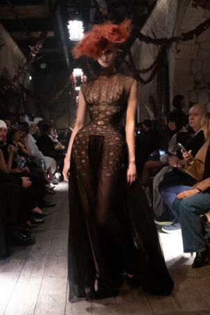 2/44 | Maison Margiela Spring 2024 Haute Couture | Photo: NOWFASHION.com Maison Margiela Spring 2024 Haute Couture | Photo: NOWFASHION.com
