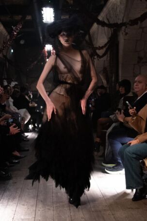 4/44 | Maison Margiela Spring 2024 Haute Couture | Photo: NOWFASHION.com Maison Margiela Spring 2024 Haute Couture | Photo: NOWFASHION.com