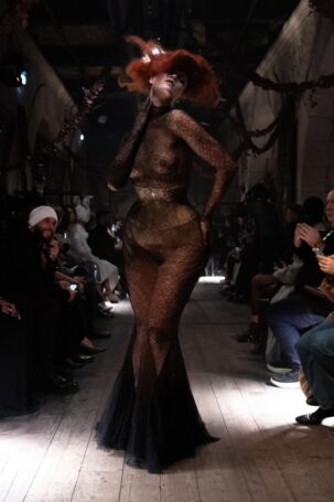 8/44 | Maison Margiela Spring 2024 Haute Couture | Photo: NOWFASHION.com Maison Margiela Spring 2024 Haute Couture | Photo: NOWFASHION.com