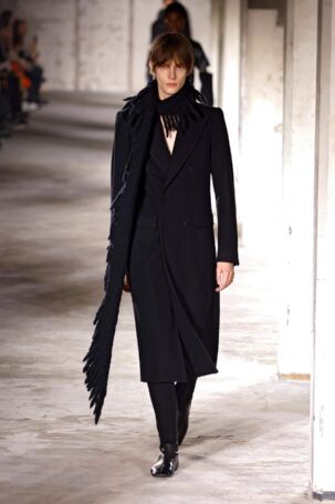 4/65 | Dries Van Noten Fall 2024 Menswear | Photo: NOWFASHION.com Dries Van Noten Fall 2024 Menswear | Photo: NOWFASHION.com