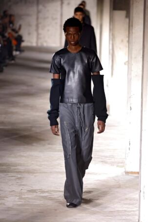 5/65 | Dries Van Noten Fall 2024 Menswear | Photo: NOWFASHION.com Dries Van Noten Fall 2024 Menswear | Photo: NOWFASHION.com