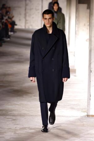 7/65 | Dries Van Noten Fall 2024 Menswear | Photo: NOWFASHION.com Dries Van Noten Fall 2024 Menswear | Photo: NOWFASHION.com