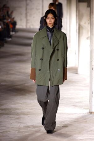 8/65 | Dries Van Noten Fall 2024 Menswear | Photo: NOWFASHION.com Dries Van Noten Fall 2024 Menswear | Photo: NOWFASHION.com