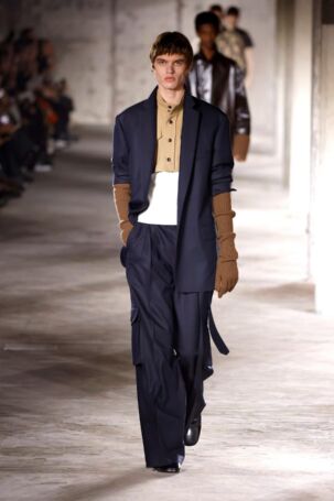 12/65 | Dries Van Noten Fall 2024 Menswear | Photo: NOWFASHION.com Dries Van Noten Fall 2024 Menswear | Photo: NOWFASHION.com
