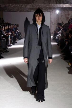 8/39 | Junya Watanabe Fall 2024 Menswear | Photo: NOWFASHION.com Junya Watanabe Fall 2024 Menswear | Photo: NOWFASHION.com