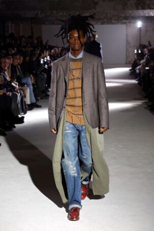 11/39 | Junya Watanabe Fall 2024 Menswear | Photo: NOWFASHION.com Junya Watanabe Fall 2024 Menswear | Photo: NOWFASHION.com