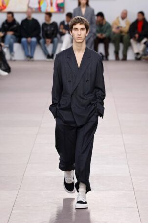 9/56 | Loewe Fall 2024 Menswear | Photo: NOWFASHION.com Loewe Fall 2024 Menswear | Photo: NOWFASHION.com