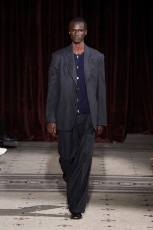 2/32 | Wales Bonner Fall 2024 Menswear | Photo: NOWFASHION.com Wales Bonner Fall 2024 Menswear | Photo: NOWFASHION.com