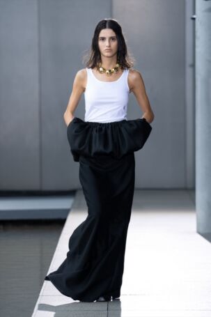 6/45 | HARUNOBUMURATA Spring 2024 | Photo Credit: JFWO Japan Fashion Week Organization HARUNOBUMURATA Spring 2024 | Photo Credit: JFWO Japan Fashion Week Organization
