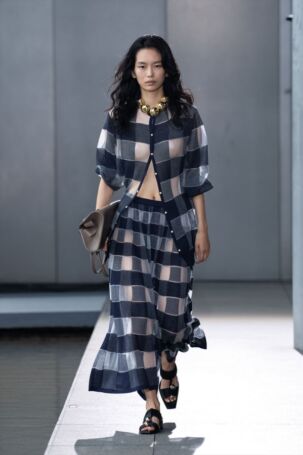 10/45 | HARUNOBUMURATA Spring 2024 | Photo Credit: JFWO Japan Fashion Week Organization HARUNOBUMURATA Spring 2024 | Photo Credit: JFWO Japan Fashion Week Organization