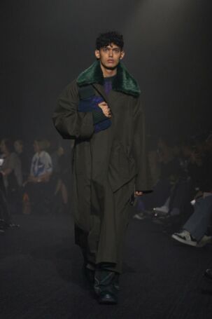 2/55 | Burberry Fall 2023 | Photo: NOWFASHION.com Burberry Fall 2023 | Photo: NOWFASHION.com
